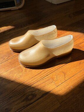 NWOT Sold Out Salter House Gardana Clogs